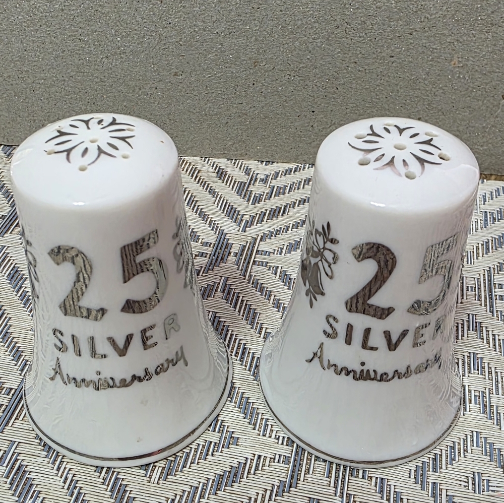 25th Anniversary Salt Pepper Shaker Set #122